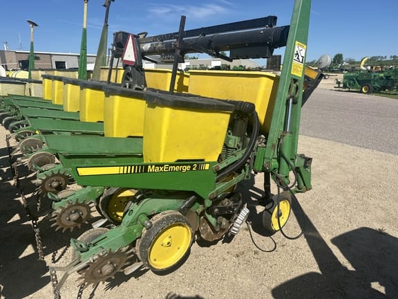 Main image John Deere 7200