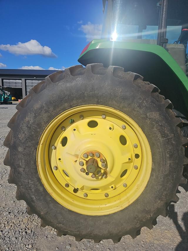 Image of John Deere 7200 equipment image 3