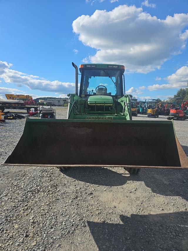Image of John Deere 7200 equipment image 1
