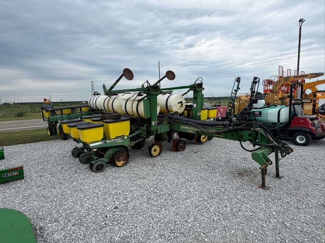 Image of John Deere 7200 equipment image 2