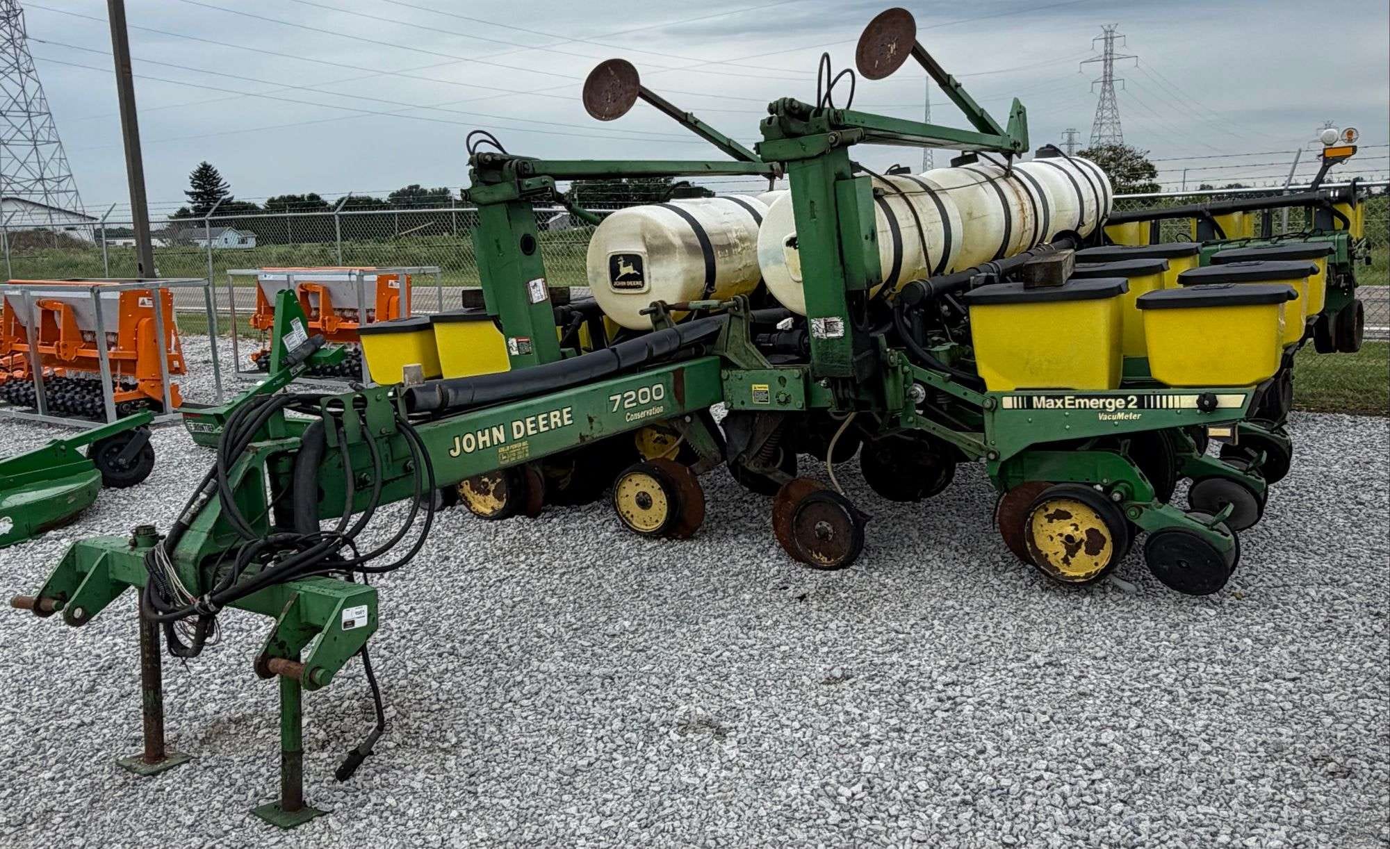 John Deere 7200 Equipment Image0