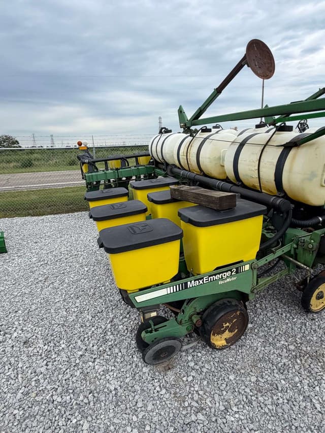 Image of John Deere 7200 equipment image 4