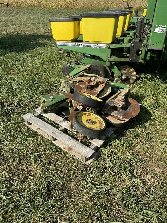 Image of John Deere 7200 equipment image 3