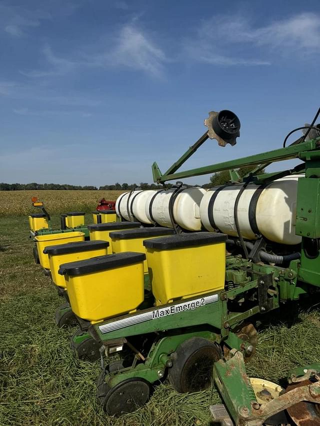 Image of John Deere 7200 equipment image 4