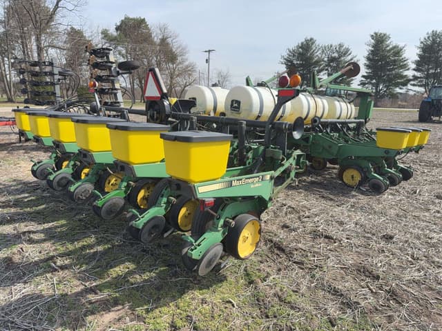 Image of John Deere 7200 equipment image 3