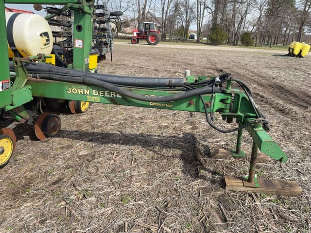 Image of John Deere 7200 equipment image 2