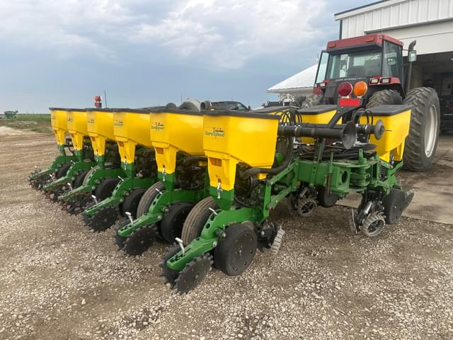 Image of John Deere 7200 equipment image 2