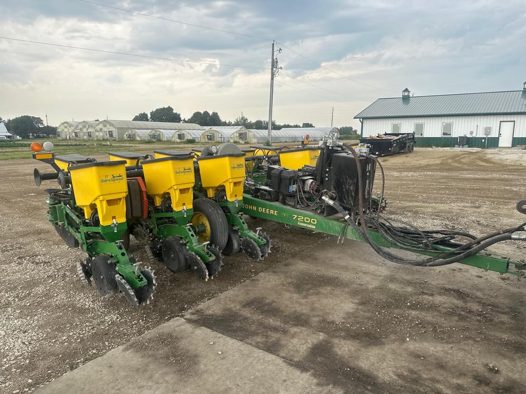 Image of John Deere 7200 Primary image