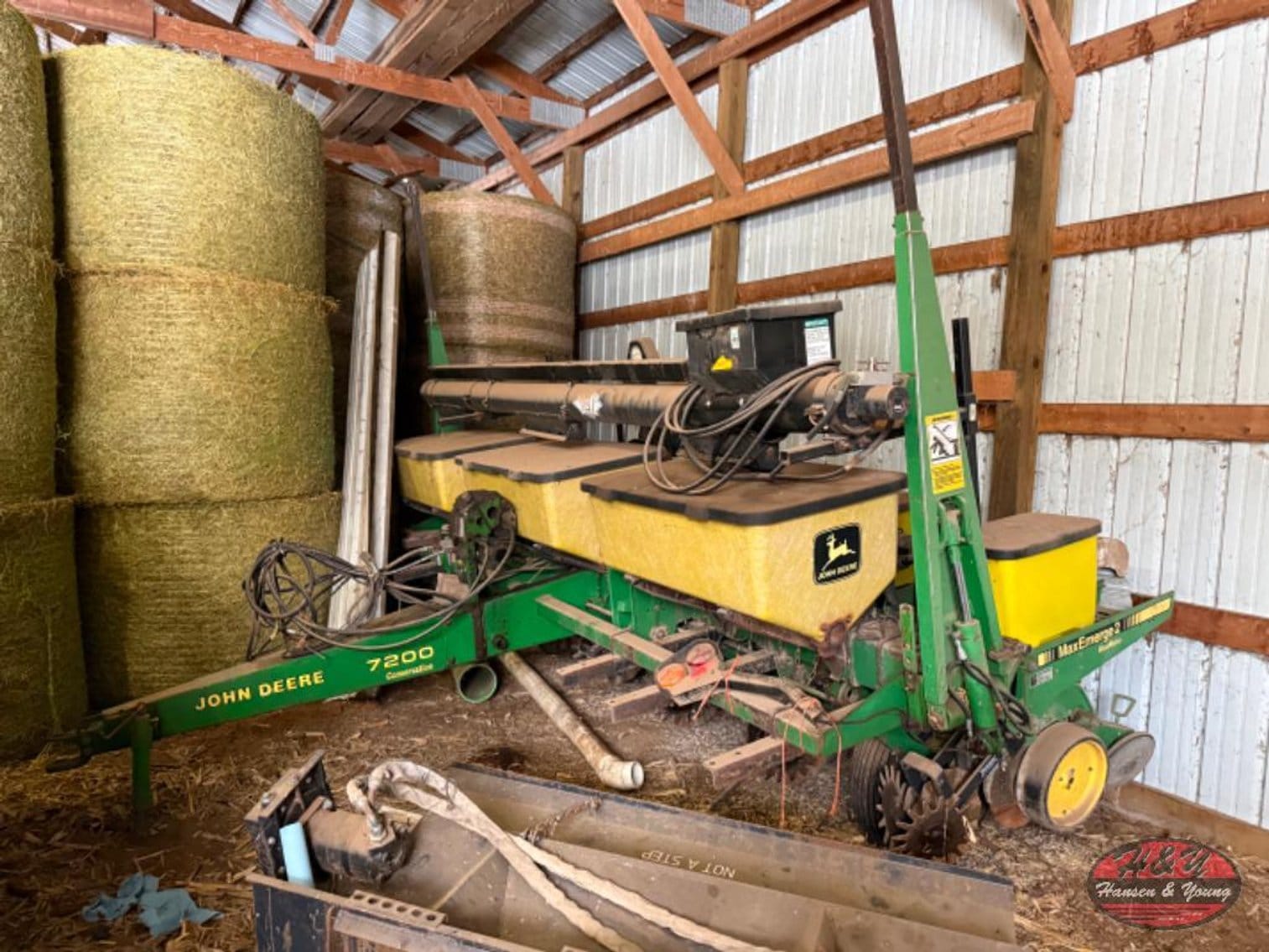 John Deere 7200 Equipment Image0