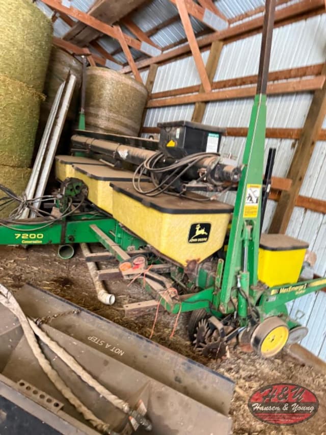Image of John Deere 7200 equipment image 3