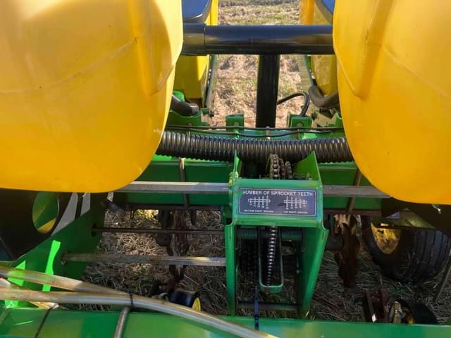 Image of John Deere 7200 equipment image 4