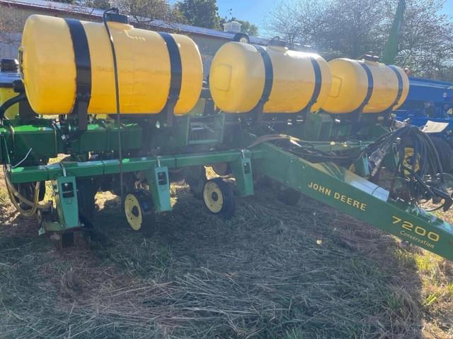 Image of John Deere 7200 equipment image 2