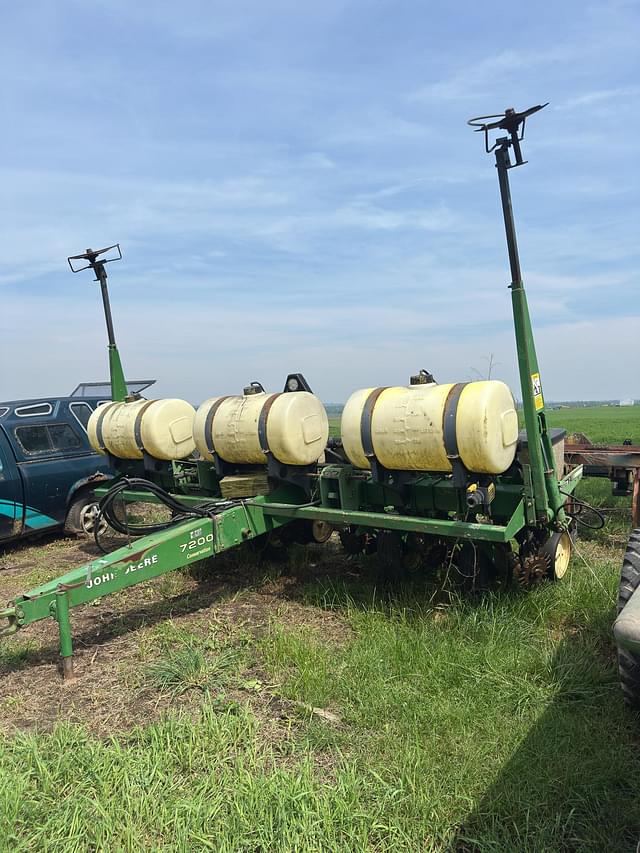 Image of John Deere 7200 equipment image 2