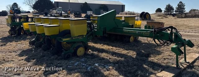 Image of John Deere 7200 equipment image 2