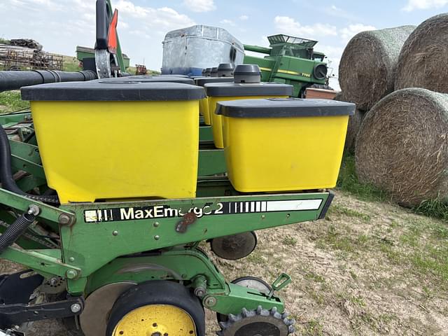 Image of John Deere 7200 equipment image 4