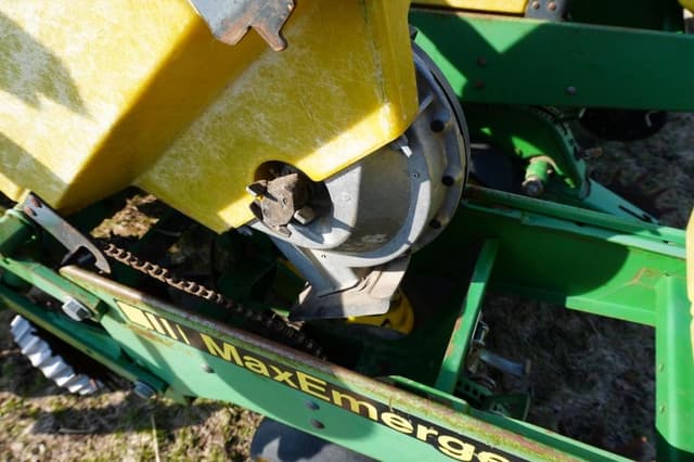 Image of John Deere 7200 equipment image 4