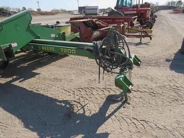 Image of John Deere 7200 equipment image 1