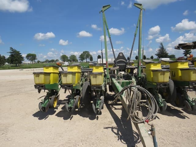 Image of John Deere 7200 equipment image 4