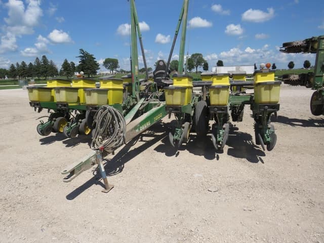 Image of John Deere 7200 equipment image 2