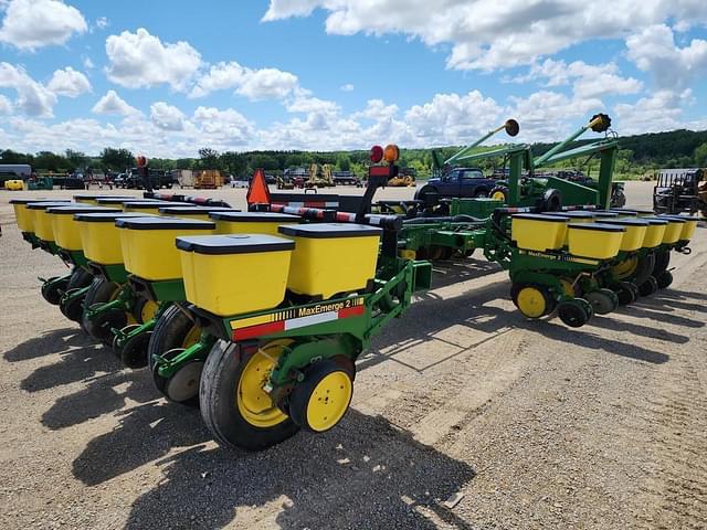 Image of John Deere 7200 equipment image 3