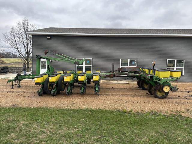 Image of John Deere 7200 equipment image 3