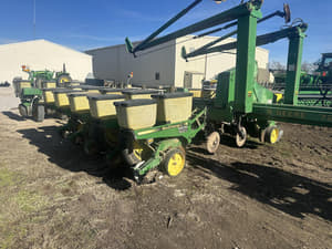 John Deere 7200 Image