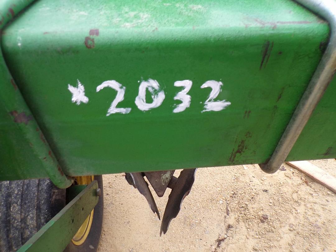 Image of John Deere 7200 Image 1