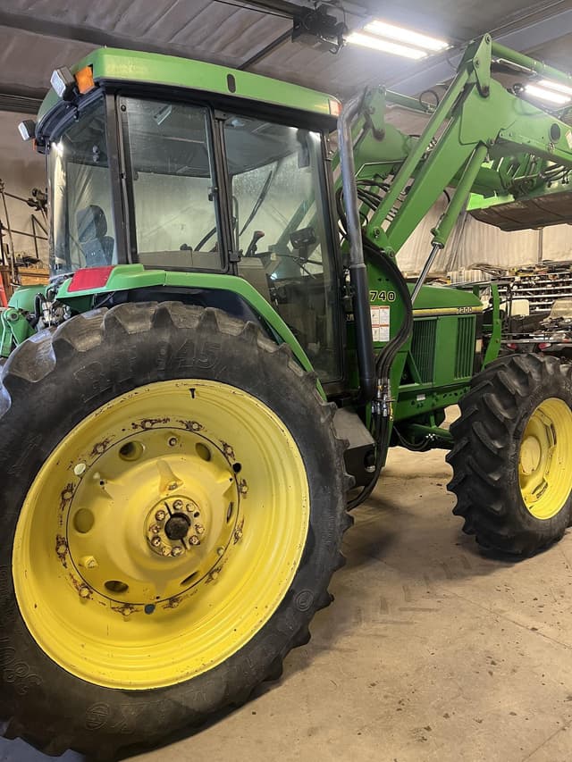 Image of John Deere 7200 equipment image 2