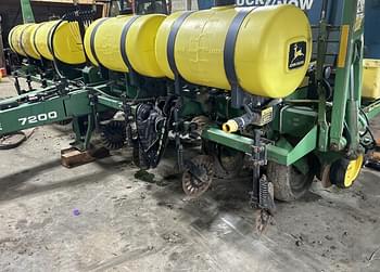 John Deere 7200 Equipment Image0