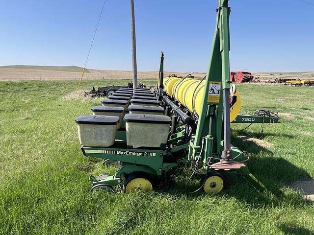 Image of John Deere 7200 equipment image 2