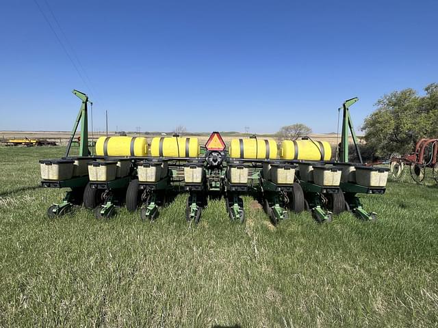 Image of John Deere 7200 equipment image 4