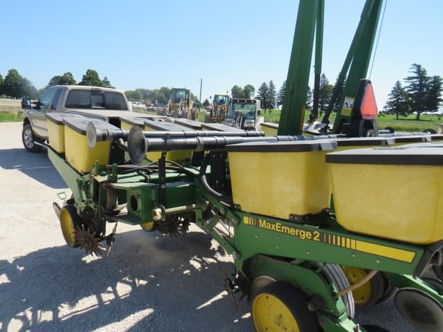 Image of John Deere 7200 equipment image 2