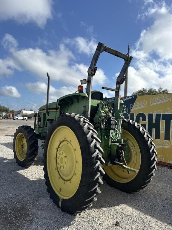 Image of John Deere 7200 equipment image 1