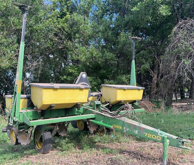 Image of John Deere 7200 equipment image 2