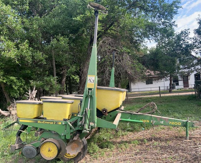 Image of John Deere 7200 equipment image 3