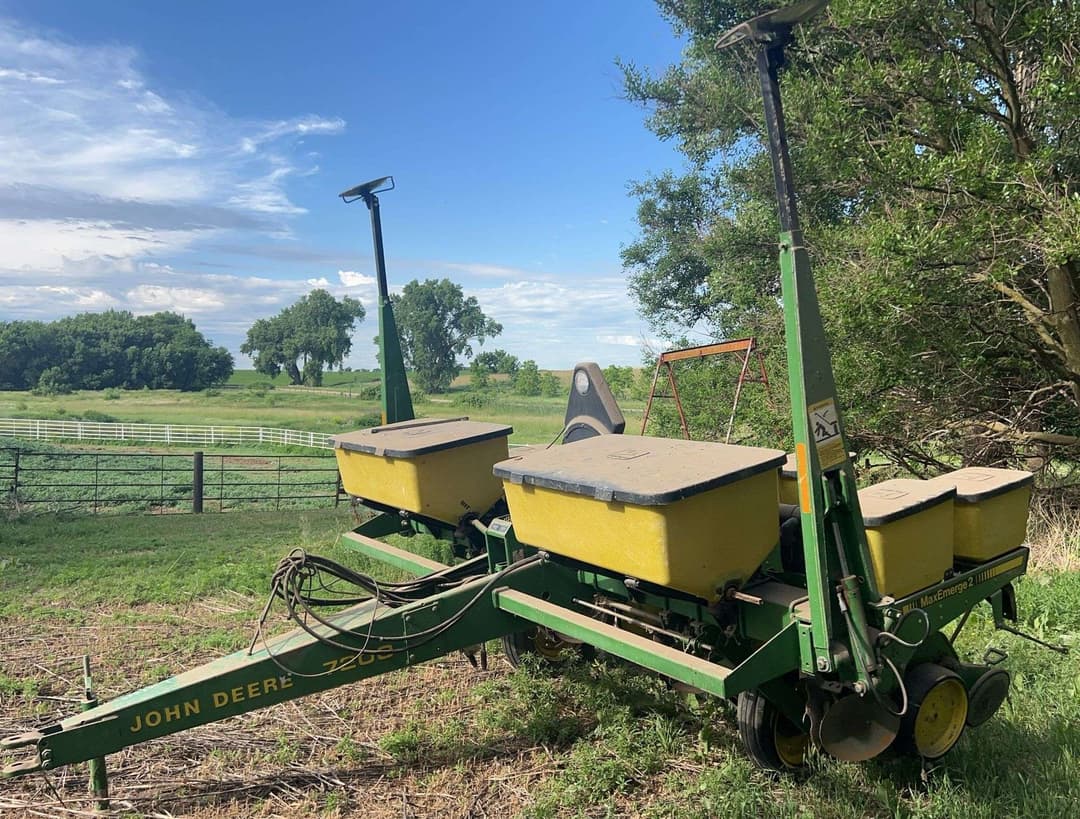 Image of John Deere 7200 Primary image