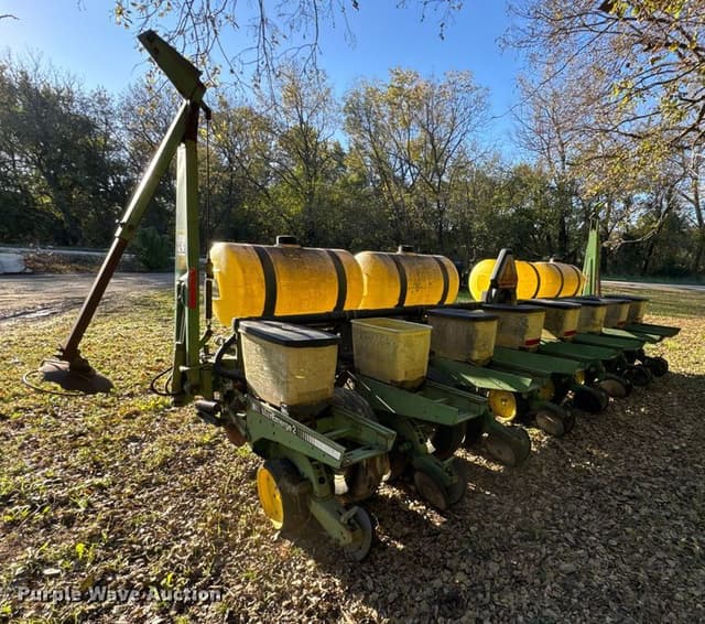 Image of John Deere 7200 equipment image 4