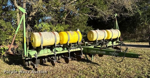 Image of John Deere 7200 equipment image 2
