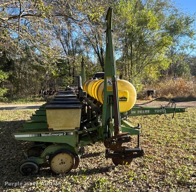 Image of John Deere 7200 equipment image 3