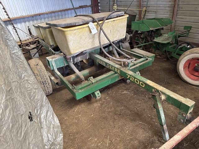 Image of John Deere 7200 equipment image 2