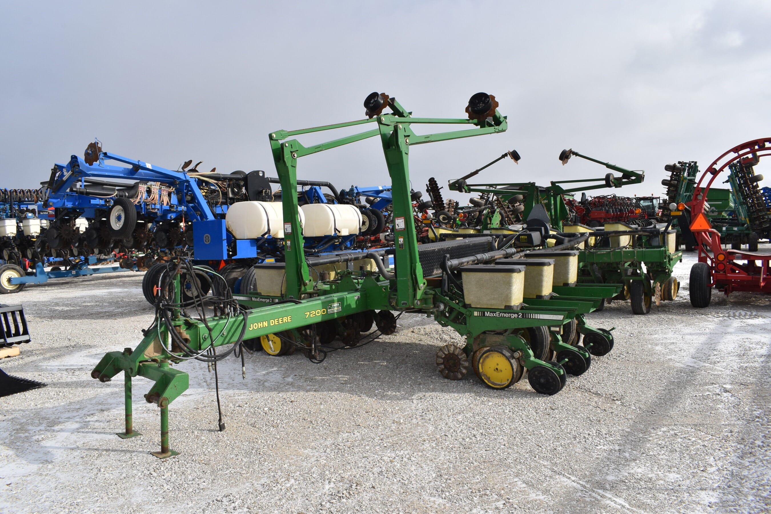 John Deere 7200 Equipment Image0