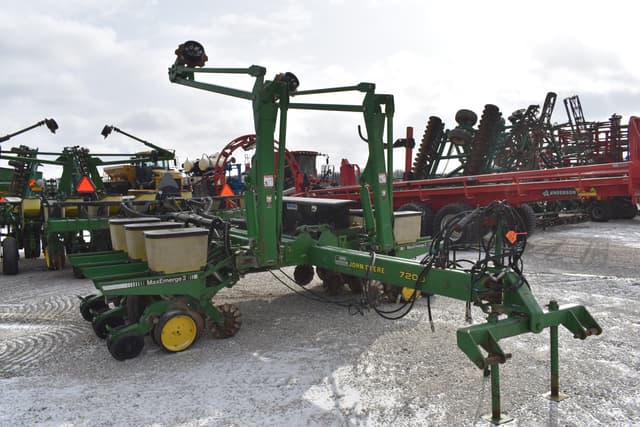 Image of John Deere 7200 equipment image 3