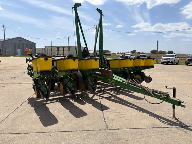 Image of John Deere 7200 equipment image 2