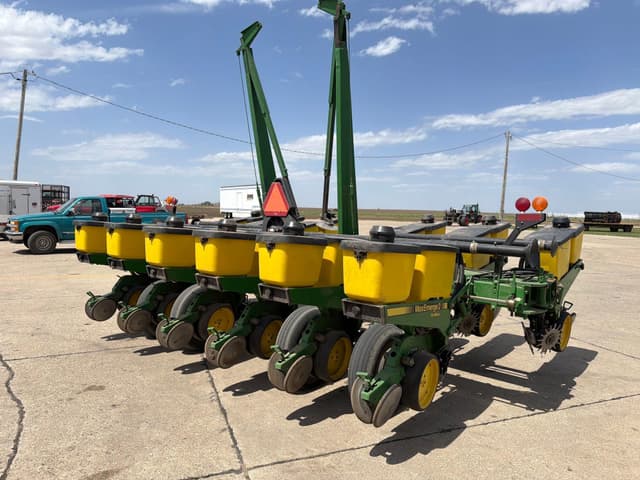 Image of John Deere 7200 equipment image 3