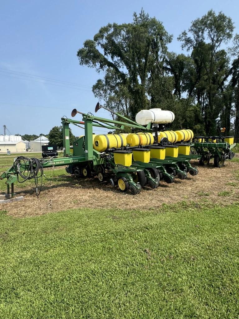 Image of John Deere 7200 Primary Image