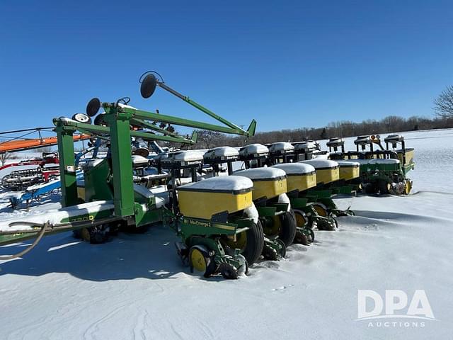 Image of John Deere 7200 equipment image 3