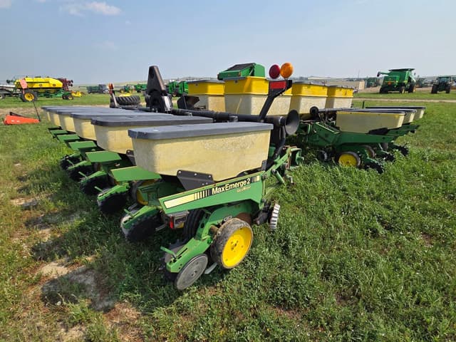 Image of John Deere 7200 equipment image 3