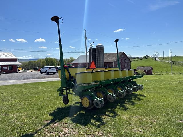 Image of John Deere 7200 equipment image 1