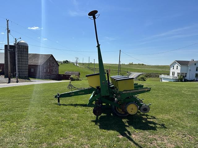 Image of John Deere 7200 equipment image 2