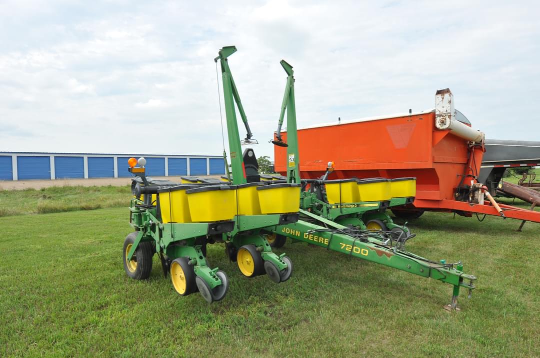 Image of John Deere 7200 Primary image